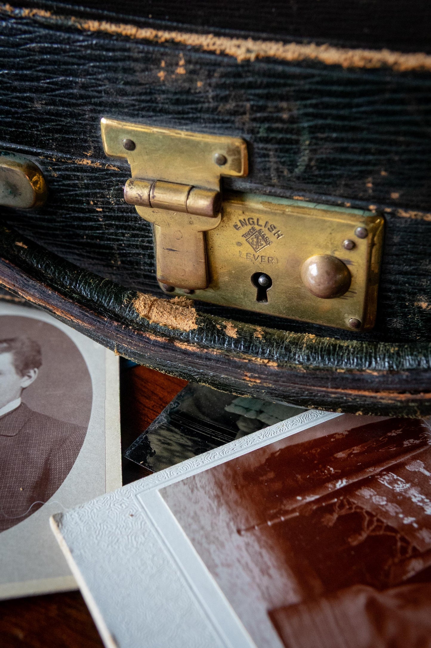 Antique Gentleman’s Grooming Kit. Mixed Toiletry Set in Leather Case