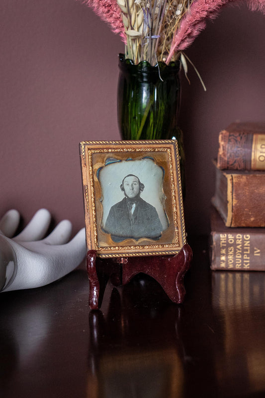 Antique daguerreotype victorian photo portrait Gentleman half case