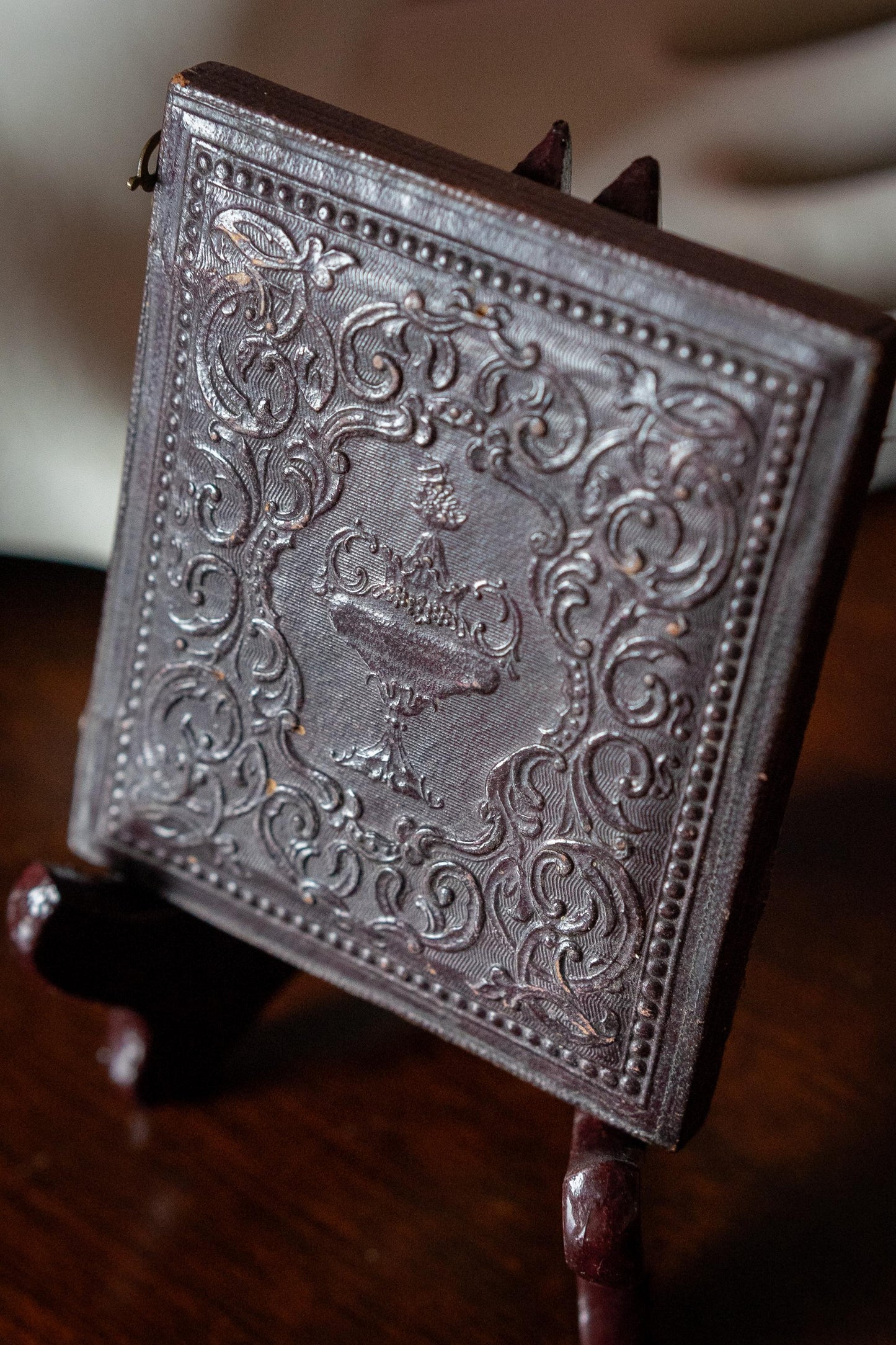 Antique daguerreotype victorian photo portrait Gentleman half case